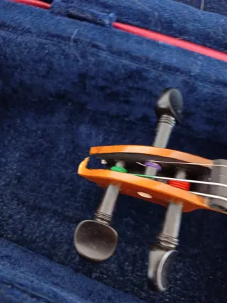 Violín para arreglar o decoración