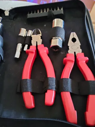 Estuche herramientas con llave inglesa a estrenar