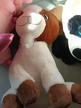 Lote de peluches: panda, cerdo y oveja