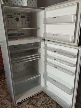 Frigorífico SHARP 76cm ancho (capacidad 577L)