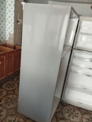 Frigorífico SHARP 76cm ancho (capacidad 577L)