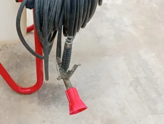 Carro fumigador con motor y depósito