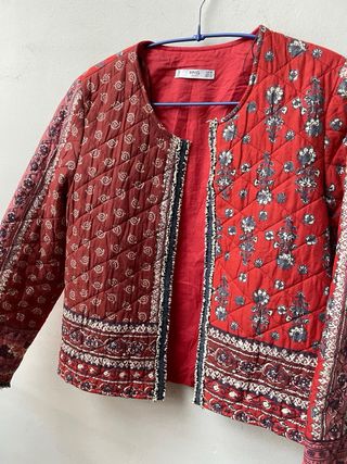 CHAQUETA MANGO FLORES COLORES CAZADORA CORTA ROJA