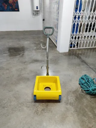 Carro para limpia fondos de piscina