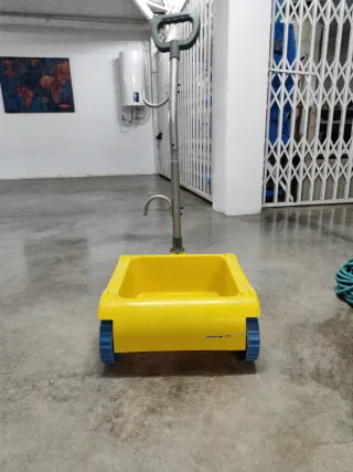 Carro para limpia fondos de piscina