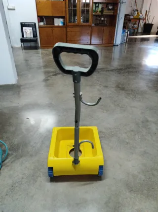 Carro para limpia fondos de piscina