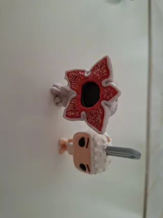 Cambio y vendo muñecos Kinder Stranger Things