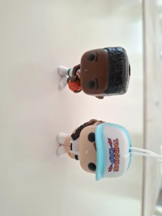 Cambio y vendo muñecos Kinder Stranger Things