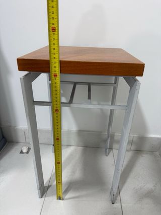 Banqueta madera y hierro blanco 15€ cada una