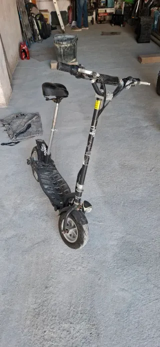 Patinete eléctrico con asiento
