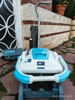 Limpiafondos Piscina M7 Astralpool con carro