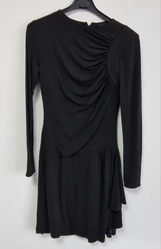 Vestido negro drapeado