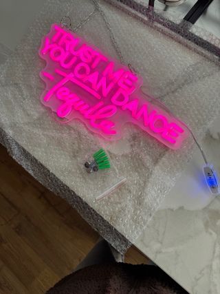 Luz neón rosa Trust Me You Can Dance Tequila