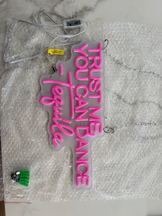 Luz neón rosa Trust Me You Can Dance Tequila