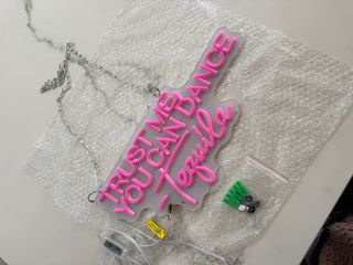 Luz neón rosa Trust Me You Can Dance Tequila