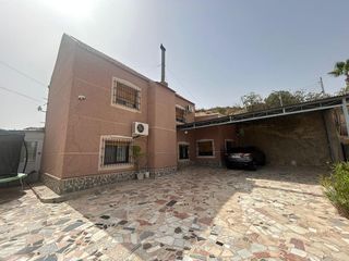 Chalet en venta en Peña de las Águilas en Elche