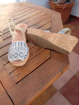 Sandalias Mibo Oro y Multicolor Talla 39