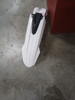 Guardabarros Rieju MRT Blanco. Nuevo a estrenar