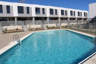 Casa adosada en alquiler en San Antonio de Benagéber