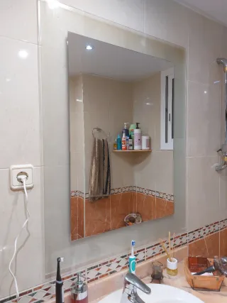 Specchio da bagno moderno