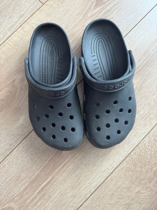 Crocs negros
