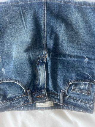 Falda vaquera desgastada