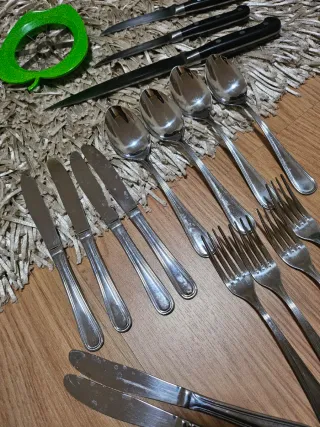 Conjunto de Talheres e Facas