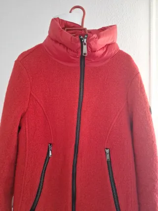Abrigo rojo Reset