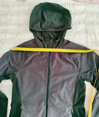 Cortavientos mujer gris y negro