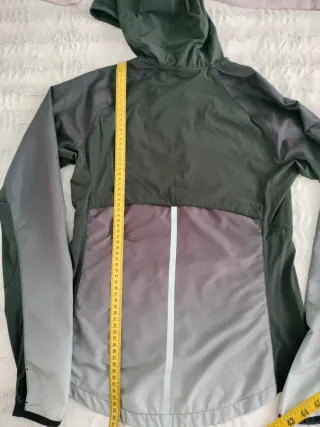 Cortavientos mujer gris y negro