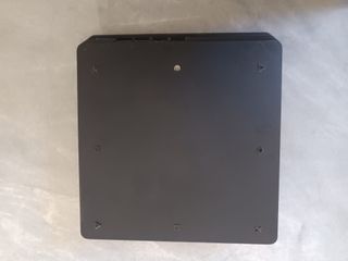 PS4 Slim 500GB + Plants vs Zombies (negociable)