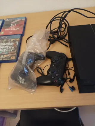 Consola Sony PS4 Negra 2 mandos y 5 juegos