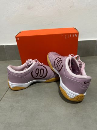 WMNS Nike Total 90