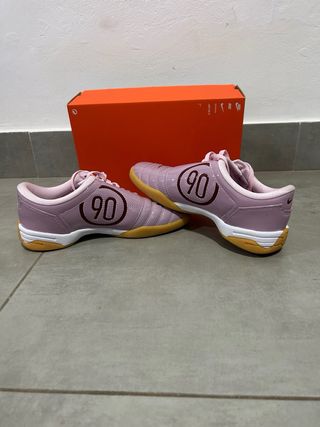 WMNS Nike Total 90