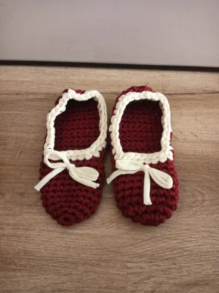 Zapatillas de trapillo rojas y blancas