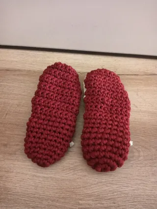 Zapatillas de trapillo rojas y blancas