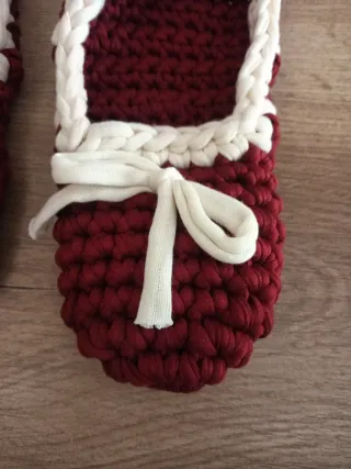 Zapatillas de trapillo rojas y blancas