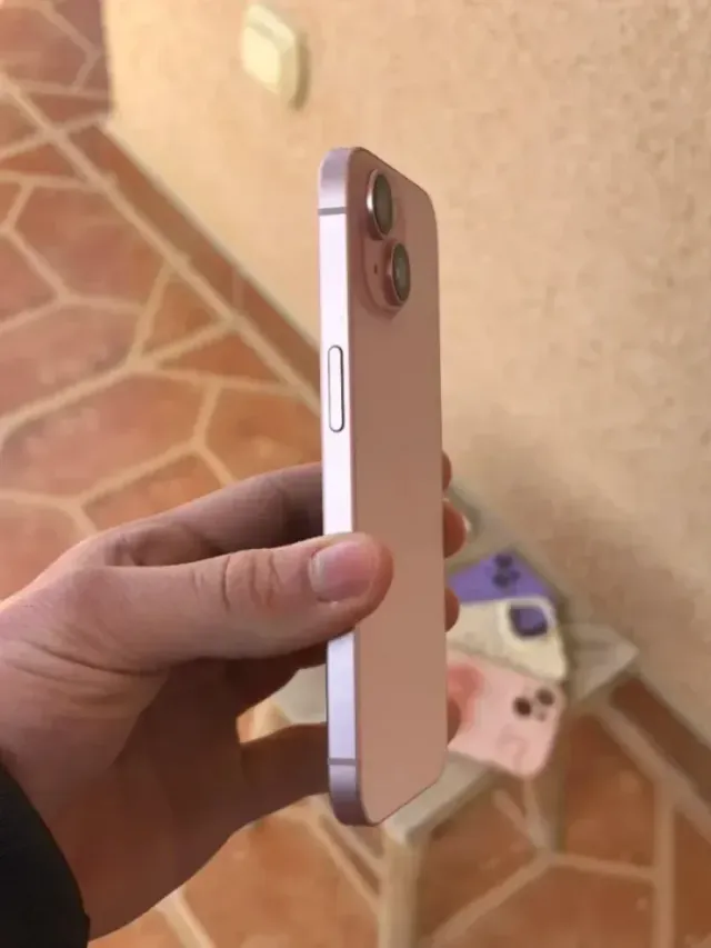 iPhone 15 Rosa 128GB + Fundas