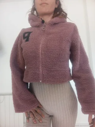 Chaqueta peluche rosa con cremallera