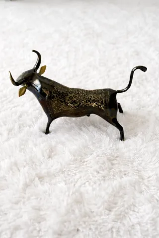 Figura Toro Vintage Dorado Lomo