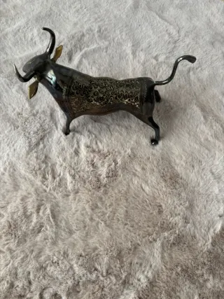 Figura Toro Vintage Dorado Lomo