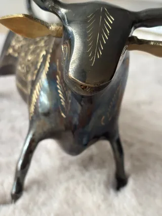 Figura Toro Vintage Dorado Lomo