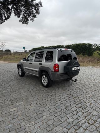 Jeep Cherokee 2004