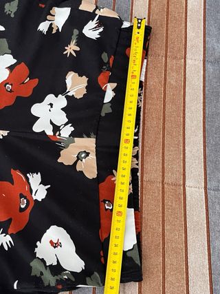 Calças floridas pretas