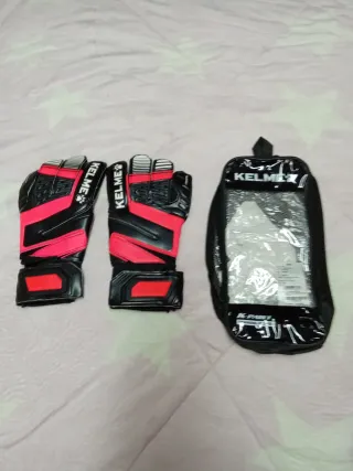 Guantes de portero KELME negros y rojos