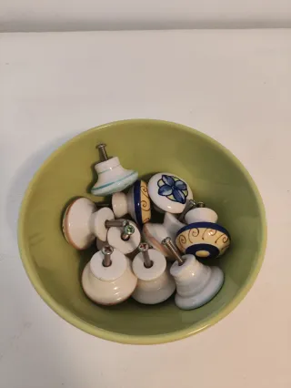 Cómoda clásica de madera con cajones