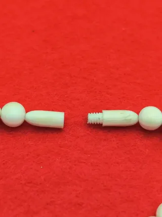 Collar de cuentas antiguo beige