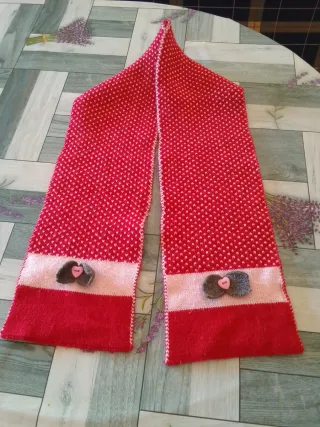 Bufanda de niña con corazones