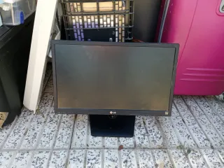 Monitor LG Flatron No tengo el cable.