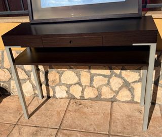 Mueble recibidor con espejo negro y plata